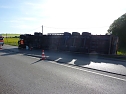 Umgekippter Lkw blockierte B4 (Foto: privat)
