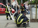 Feuerwehr&uuml;bung bei der Sparkasse (Foto: Ilka K&uuml;hn)