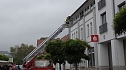 Feuerwehr&uuml;bung bei der Sparkasse (Foto: Ilka K&uuml;hn)