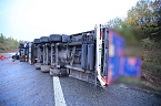 Bild: KKW kippt auf der A38 um (Foto: S.Dietzel)