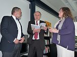 Energiekonzept &uuml;bergeben (Foto: Karl-Heinz Herrmann)