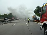 Feuer auf der Autobahn (Foto: API)