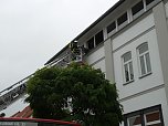 Feuerwehr&uuml;bung bei der Sparkasse (Foto: Ilka K&uuml;hn)