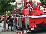 Feuerwehr&uuml;bung bei der Sparkasse (Foto: Ilka K&uuml;hn)