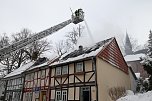 Dachstuhlbrand griff auf Nachbarh&auml;user &uuml;ber (Foto: S. Dietzel)
