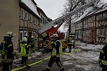 Dachstuhlbrand griff auf Nachbarh&auml;user &uuml;ber (Foto: S. Dietzel)