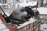 Dachstuhlbrand griff auf Nachbarh&auml;user &uuml;ber (Foto: S. Dietzel)