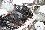 Dachstuhlbrand griff auf Nachbarh&auml;user &uuml;ber (Foto: S. Dietzel)