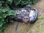 Von der Stra&szlig;e abgekommenes Fahrzeug  (Foto: Feuerwehr Breitenworbis/Silvio Dietzel)