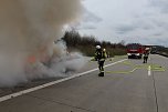 Ausgebranntes Auto auf der A38 bei Leinefelde (Foto: Feuerwehr Heiligenstadt) Ausgebranntes Auto auf der A38 bei Leinefelde (Foto: Feuerwehr Heiligenstadt)