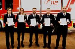 Ehrungen f&uuml;r die Feuerwehrleute (Foto: Johannes Lurch)