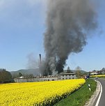 Spänelager steht in Flammen (Foto: Feuerwehr Heiligenstadt, Silvio Dietzel) Spänelager steht in Flammen (Foto: Feuerwehr Heiligenstadt, Silvio Dietzel)