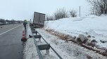 Der Lkw rutschte in den Graben. (Foto: Silvio Dietzel) Der Lkw rutschte in den Graben. (Foto: Silvio Dietzel)