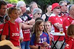 Fans und Cheftrainer des Th&uuml;ringer HC Herbert M&uuml;ller verabschieden neun Spitzenhandballerinnen in Bad Langensalza (Foto: Eva Maria Wiegand)