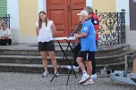 Fans und Cheftrainer des Th&uuml;ringer HC Herbert M&uuml;ller verabschieden neun Spitzenhandballerinnen in Bad Langensalza (Foto: Eva Maria Wiegand)