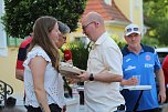 Fans und Cheftrainer des Th&uuml;ringer HC Herbert M&uuml;ller verabschieden neun Spitzenhandballerinnen in Bad Langensalza (Foto: Eva Maria Wiegand)