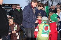 Mielitz umringt von Fans Bild: Mielitz umringt von Fans