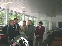 Bild: &Uuml;bergabe Spendenfahrzeug durch das Autohaus Fritze Sondershausen