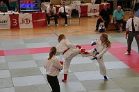 Bild:  Lena (r, blau) im Kampf um Platz 3 gegen Juniorenweltmeisterin Annekathrin Schmidt