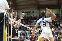 Bild: Am und neben dem Netz