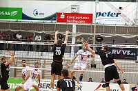 Bild: Am und neben dem Netz