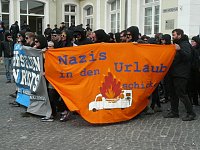 Bild: Protest gegen Neonazis