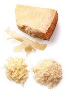 Die italienische Küche kommt nicht ohne würzigen Hartkäse aus. Es muss nicht immer Parmigiano Reggiano sein: Auch Grana Padano überzeugt im Test Bild: Die italienische Küche kommt nicht ohne würzigen Hartkäse aus. Es muss nicht immer Parmigiano Reggiano sein: Auch Grana Padano überzeugt im Test