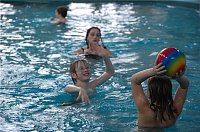 Bild: Pool-Party im Badehaus.NNZ-City Scout on Tour