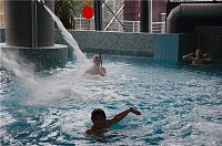 Bild: Pool-Party im Badehaus.NNZ-City Scout on Tour