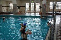 Bild: Pool-Party im Badehaus.NNZ-City Scout on Tour