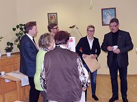 Übergabe der Bauschutzbrillen an Abgeordneten des Landtages Bild: Übergabe der Bauschutzbrillen an Abgeordneten des Landtages
