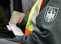 Zoll: Passkontrolle Bild: Zoll: Passkontrolle