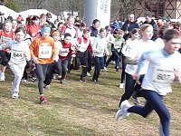 Bild: Kinder und Jugendliche beim Possenlauf