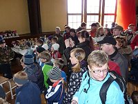 Bild: Kinder und Jugendliche beim Possenlauf