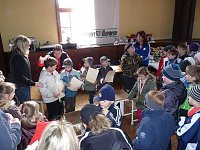 Bild: Kinder und Jugendliche beim Possenlauf