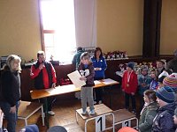 Bild: Kinder und Jugendliche beim Possenlauf