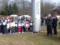 Bild: Kinder und Jugendliche beim Possenlauf