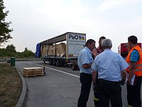 Gefahrgut soll umgeladen und gesichert werden Bild: Gefahrgut soll umgeladen und gesichert werden