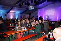 Bild: Gewichtiger Gast zum Oktoberfest im Autohaus Peter