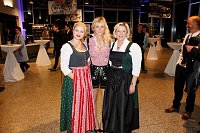 Bild: Gewichtiger Gast zum Oktoberfest im Autohaus Peter