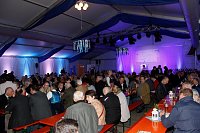 Bild: Gewichtiger Gast zum Oktoberfest im Autohaus Peter
