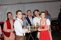 Bild: Gewichtiger Gast zum Oktoberfest im Autohaus Peter