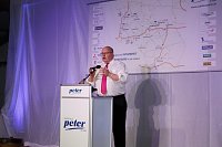 Bild: Gewichtiger Gast zum Oktoberfest im Autohaus Peter