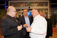 Bild: Gewichtiger Gast zum Oktoberfest im Autohaus Peter