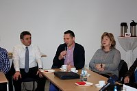 Nicht reden, handeln - die Autohaus Peter Gruppe und andere Unternehmer starten Ausbildungsoffensive Bild: Nicht reden, handeln - die Autohaus Peter Gruppe und andere Unternehmer starten Ausbildungsoffensive