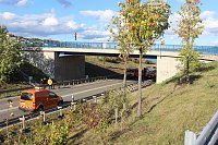Bild: Schwerer Unfall zwischen Abschleppwagen und Br&uuml;cke