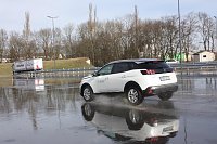 Bild: Ab ins Gel&auml;nde: Autohaus-Peter-Gruppe lud zum Aktionstag ins Autodrom