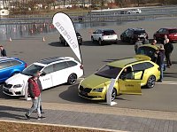 Bild: Ab ins Gel&auml;nde: Autohaus-Peter-Gruppe lud zum Aktionstag ins Autodrom