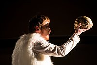 Bild: Sein oder nicht sein - der Theaterjugendclub bringt "Hamlet" auf die B&uuml;hne