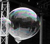 Bild: Spiegelbild in Seifenblase